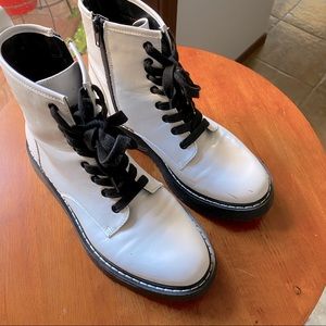 ♥️ MADDEN GIRL by STEVE MADDEN WHITE BOOTS ♥️